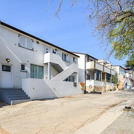 Apartments Suzy Umag Bagian luar foto