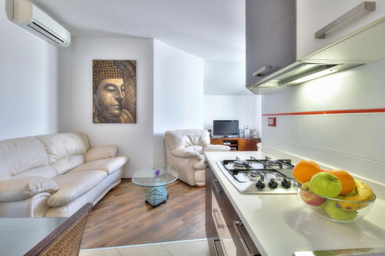 Apartments Suzy Umag Bagian luar foto