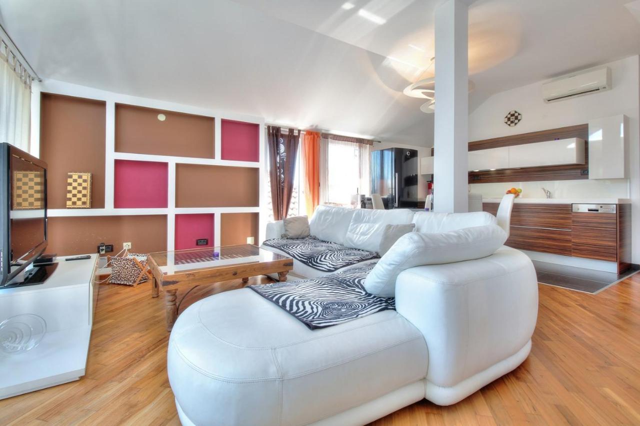 Apartments Suzy Umag Bagian luar foto