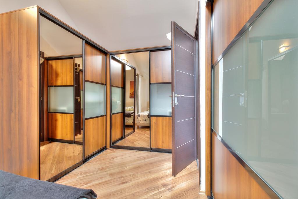 Apartments Suzy Umag Bagian luar foto
